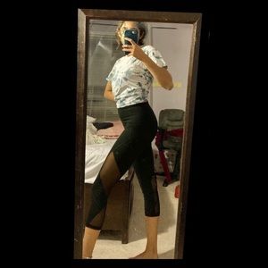 ✨2/$20✨ Old Navy Mesh 3/4 Capri Legging
